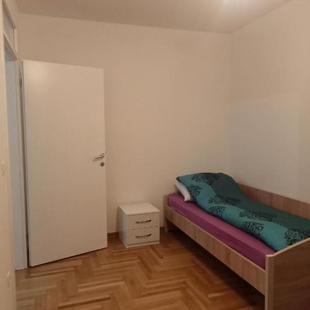 Rooms Near The Airport Сараево Экстерьер фото