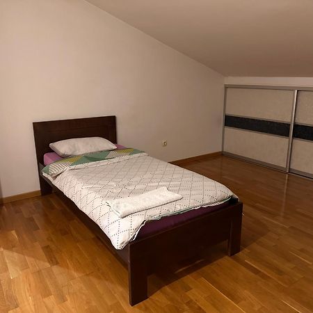 Rooms Near The Airport Сараево Экстерьер фото