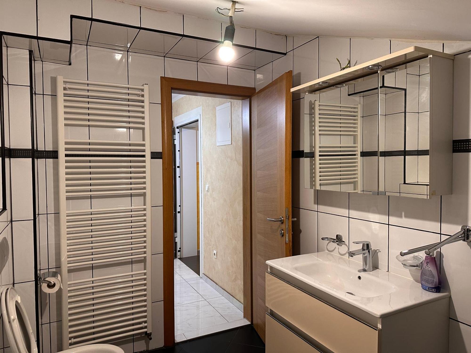 Rooms Near The Airport Сараево Экстерьер фото